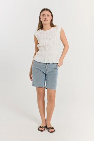 8220 Brilliant white;7