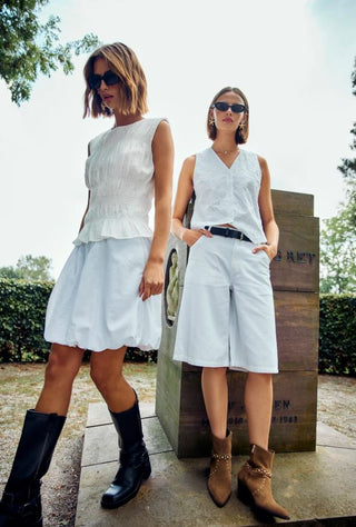 8220 Brilliant white;9