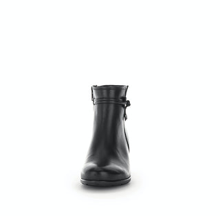 schwarz;6