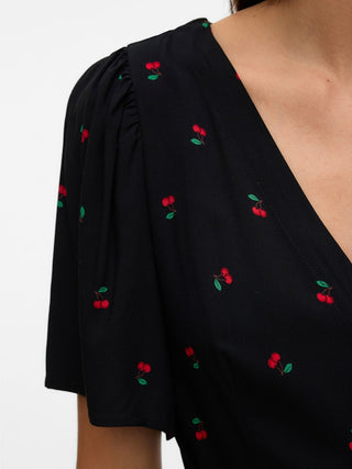 177868017 Black/Cherries;10